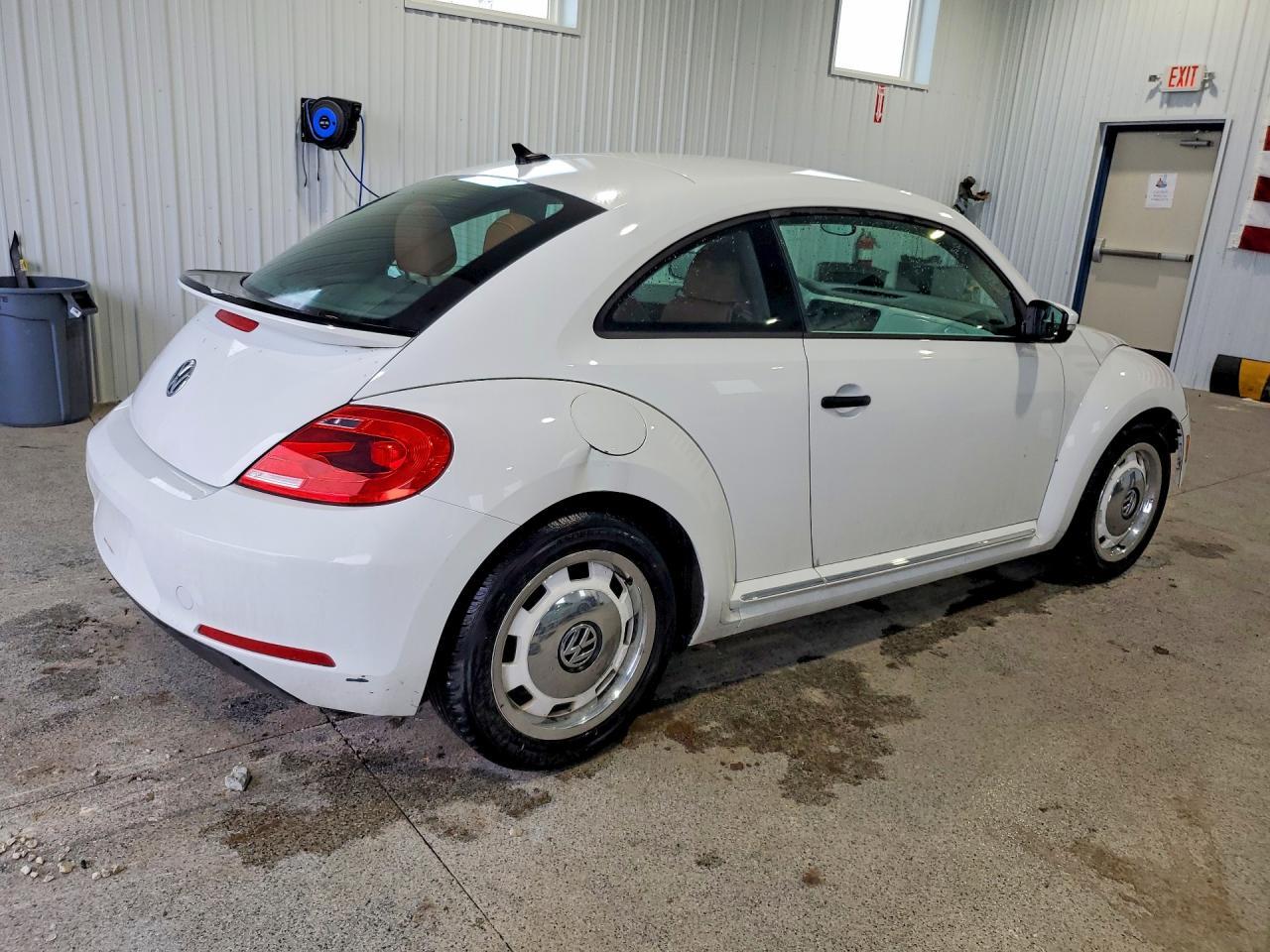 2015 Volkswagen Beetle 1.8T - Фото 3