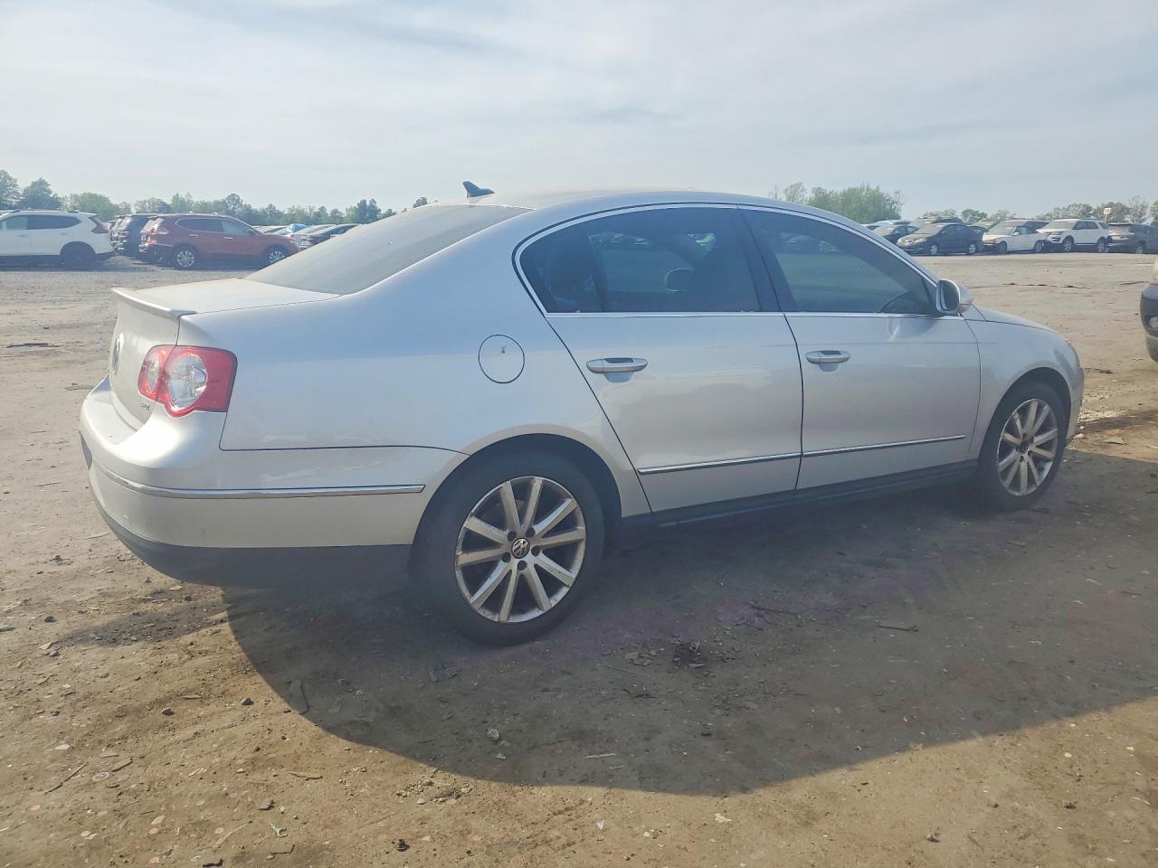 2010 Volkswagen Passat Komfort - Фото 3