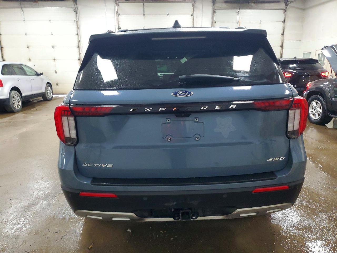 2025 Ford Explorer Active - Фото 6
