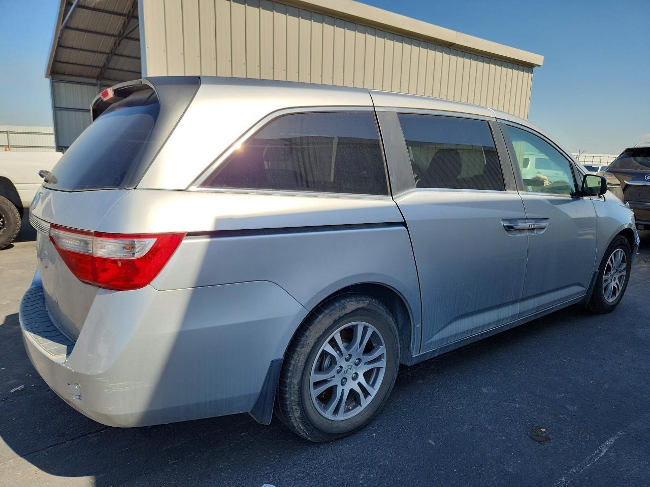 2011 Honda Odyssey Ex - Image 3