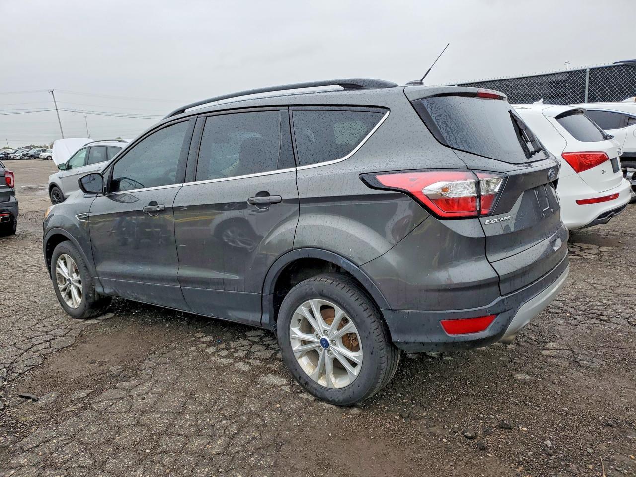 2018 Ford Escape Se - Фото 2