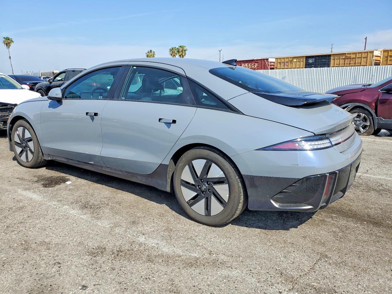 2025 Hyundai Ioniq 6 Se - Фото 2