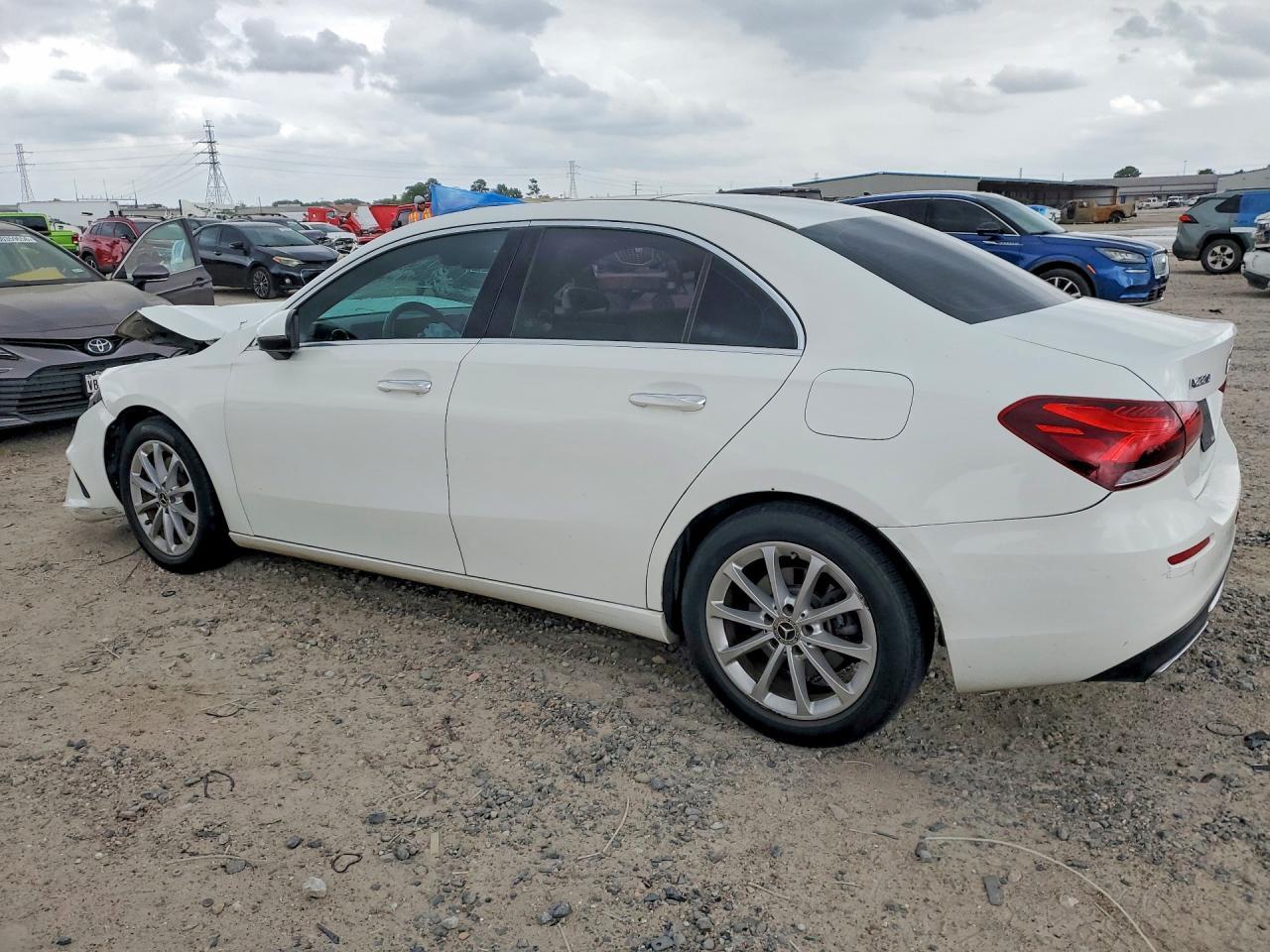 2019 Mercedes-Benz A 220 4Matic - Фото 2