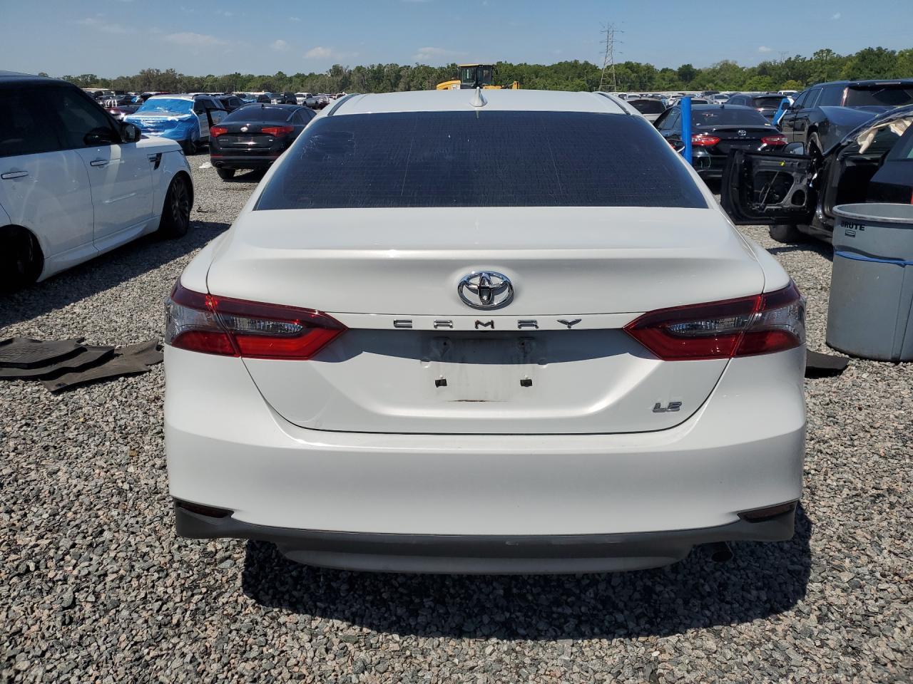 2022 Toyota Camry Le - Фото 6