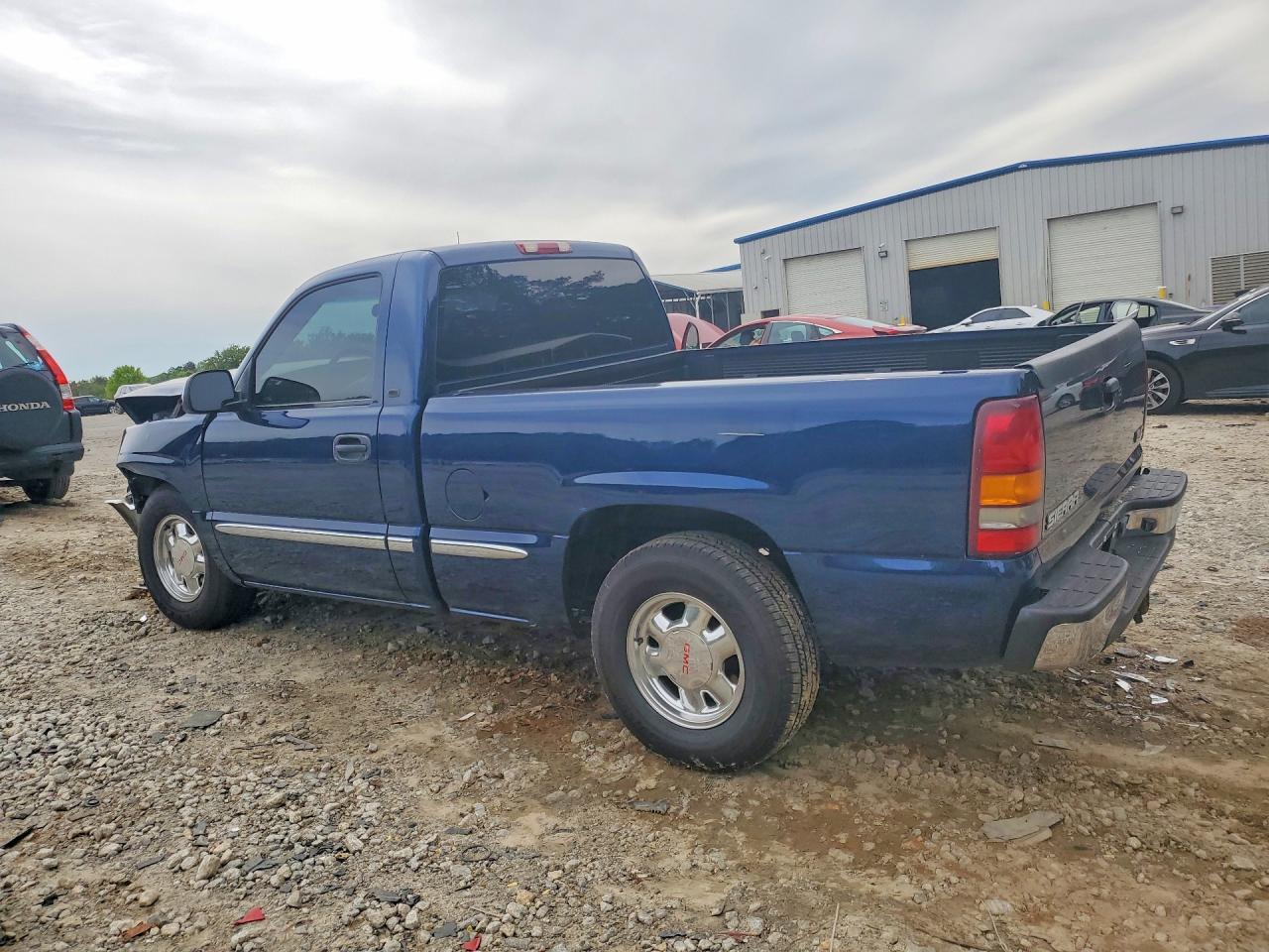 2002 GMC New Sierra C1500 - Фото 2