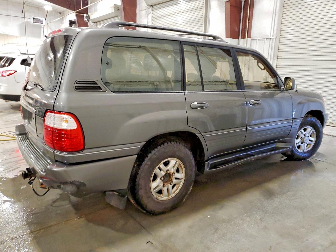 2000 Lexus Lx 470 Base - Image 3
