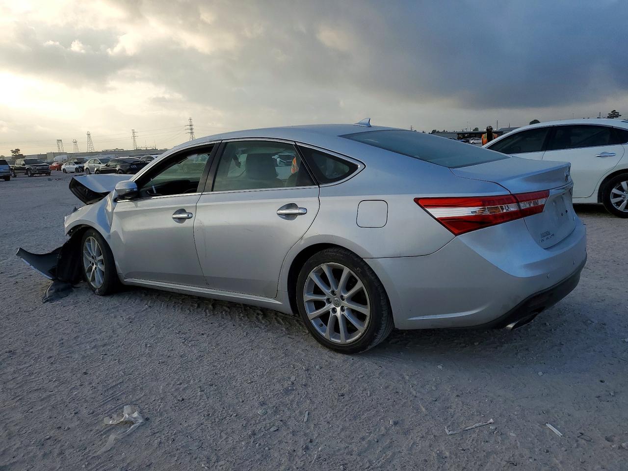 2013 Toyota Avalon Limited - Image 2