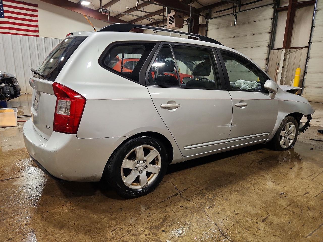 2009 Kia Rondo Base - Image 3
