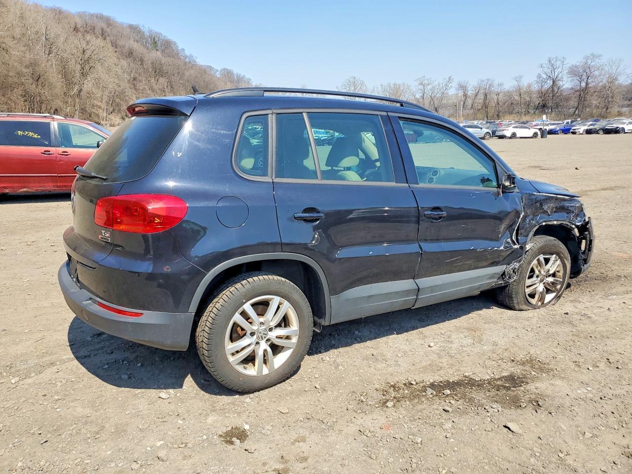 2016 Volkswagen Tiguan - Image 3