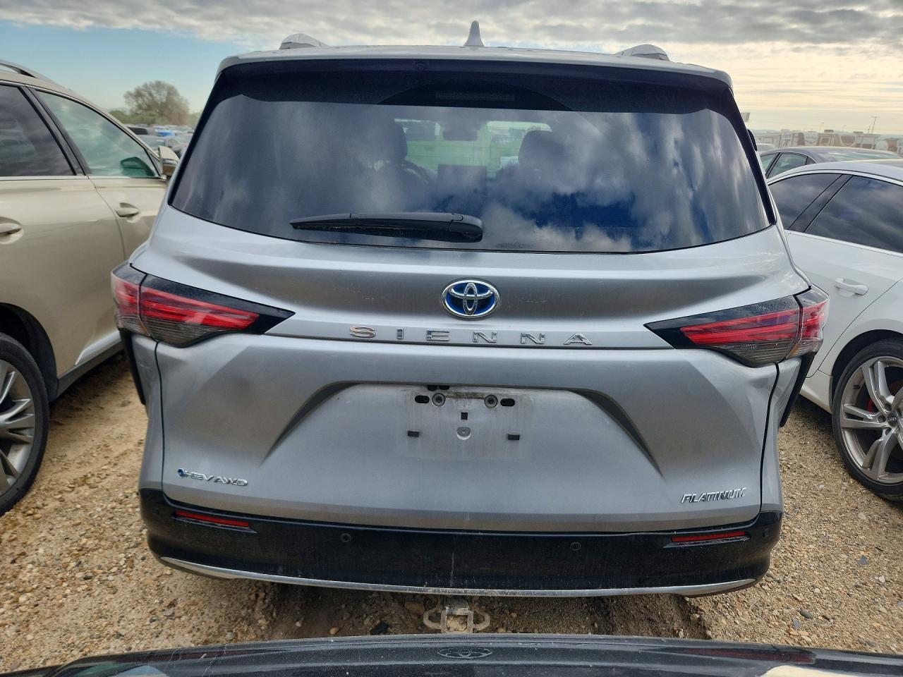 2025 Toyota Sienna Platinum 7-Passenger - Фото 6