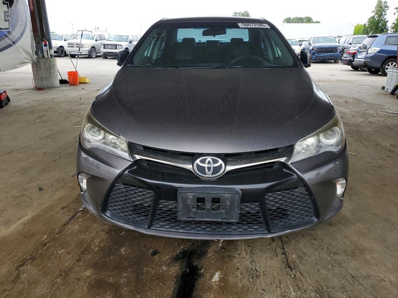 2017 Toyota Camry Se - Фото 5