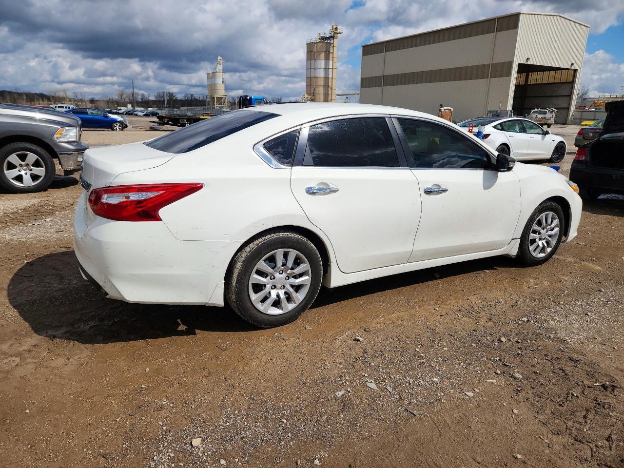 2017 Nissan Altima 2.5 S - Фото 3
