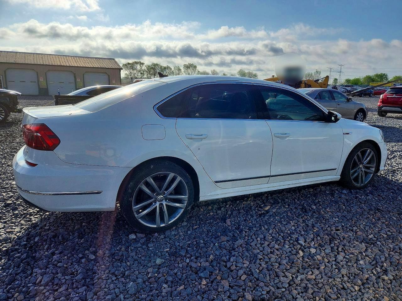 2017 Volkswagen Passat R-Line - Фото 3