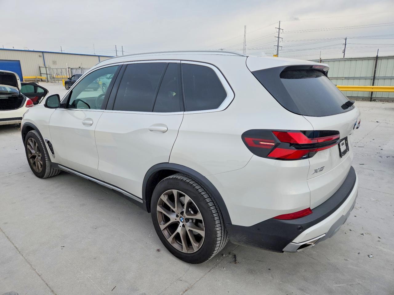 2025 BMW X5 xDrive40I - Image 2