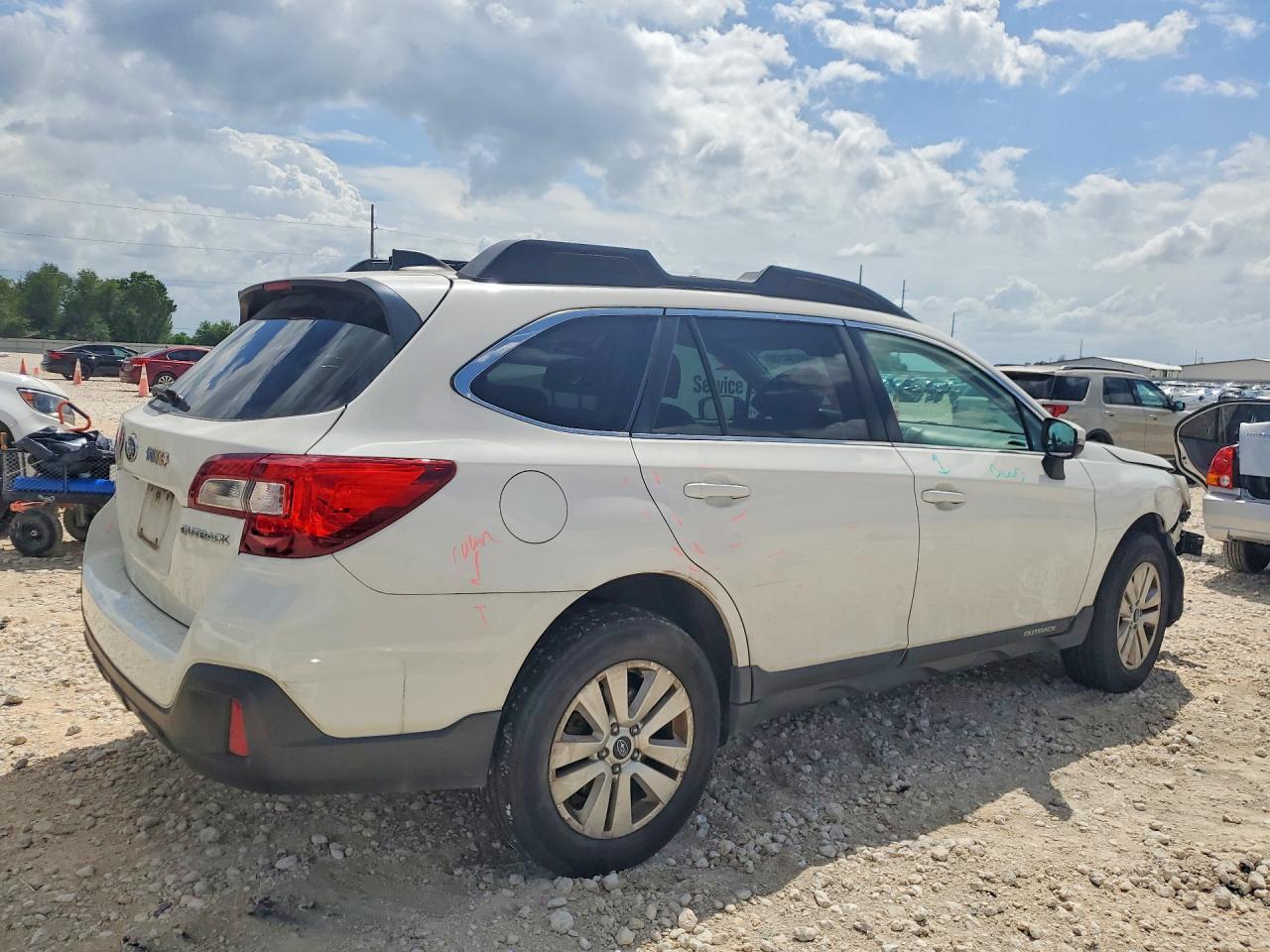 2018 Subaru Outback 2.5I Premium - Фото 3
