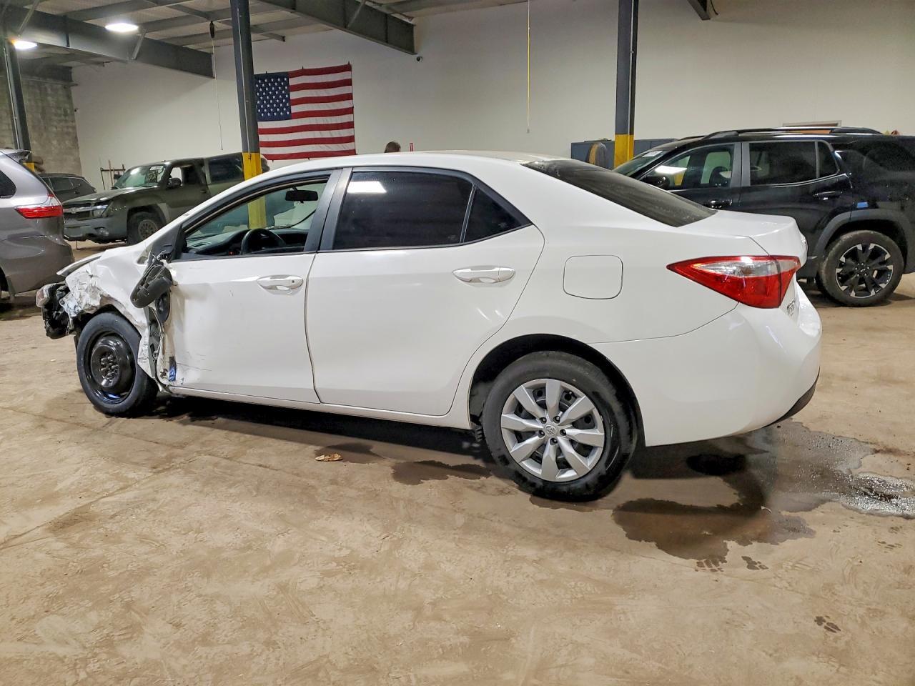 2015 Toyota Corolla Le - Фото 2