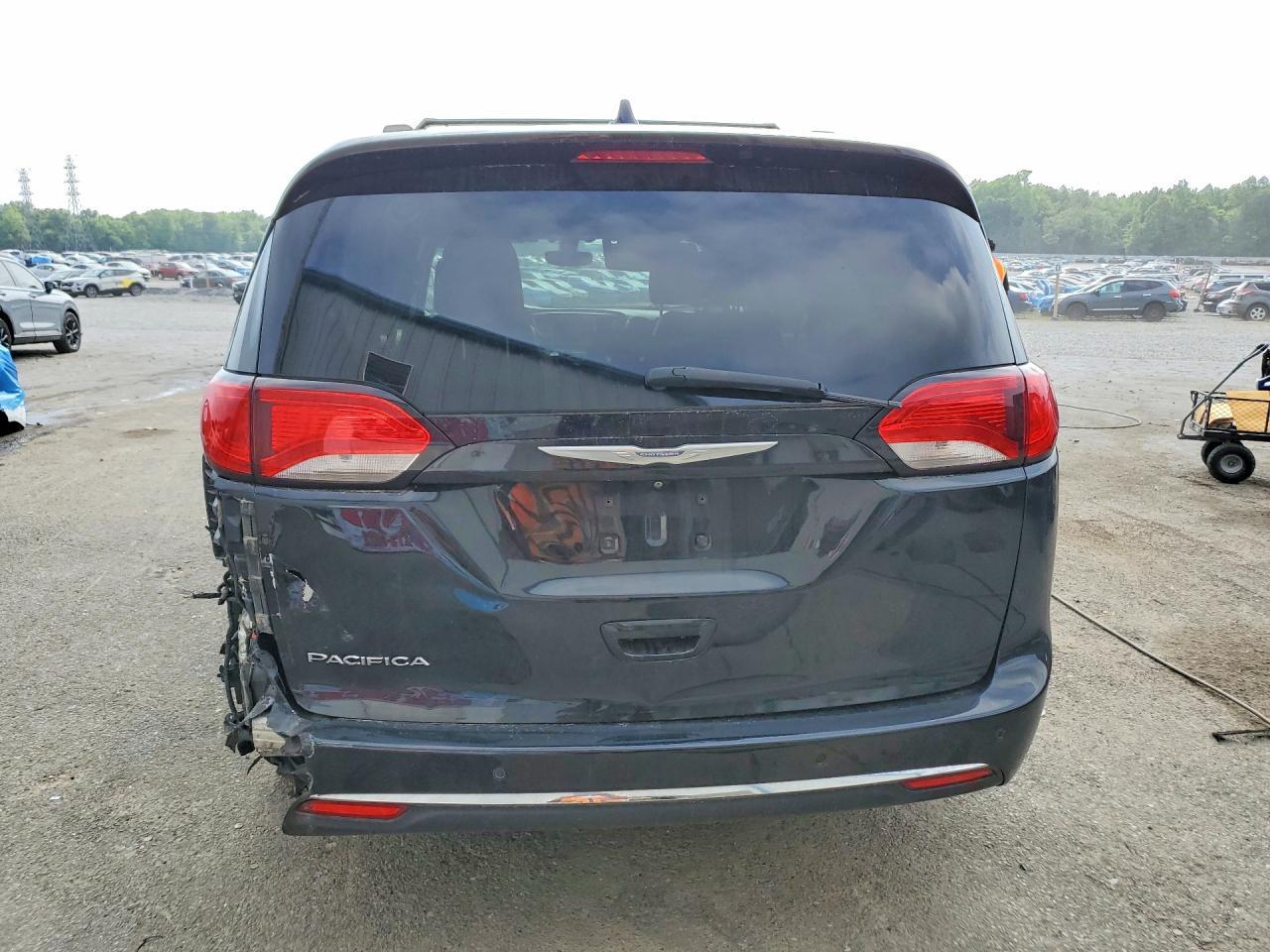 2018 Chrysler Pacifica Touring L Plus - Фото 6