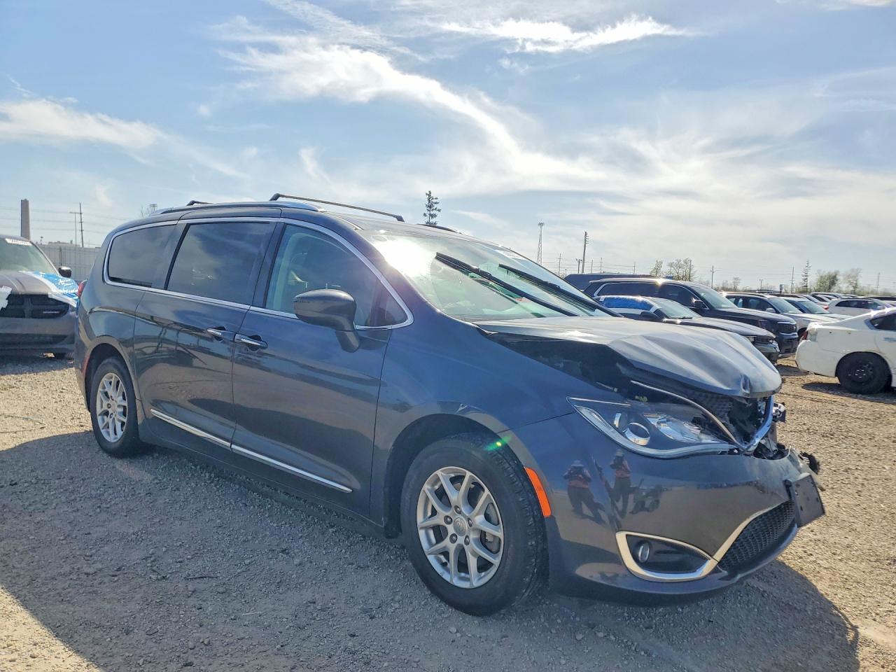 2020 Chrysler Pacifica Touring L - Image 4