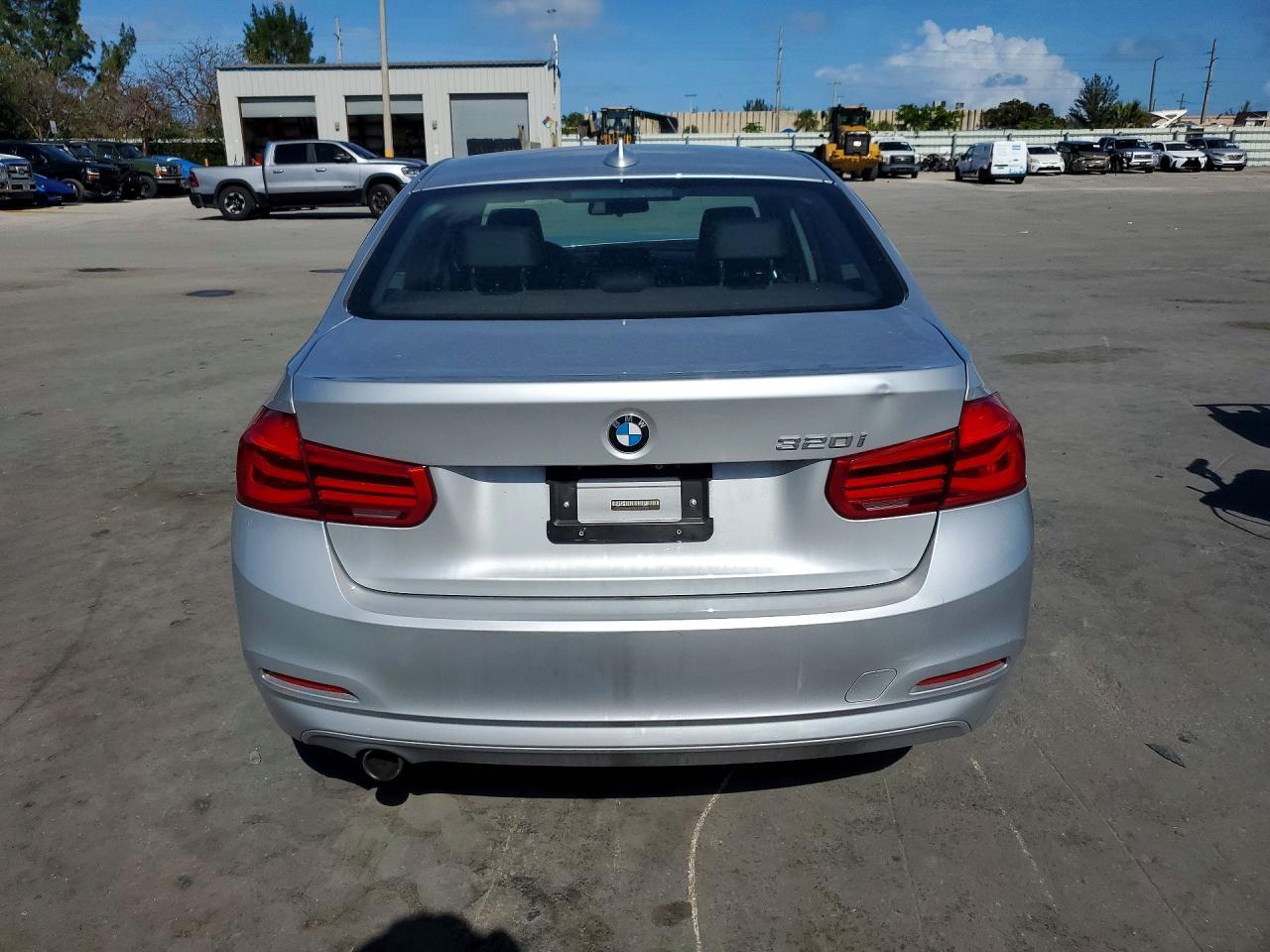 2018 BMW 320 I - Фото 6