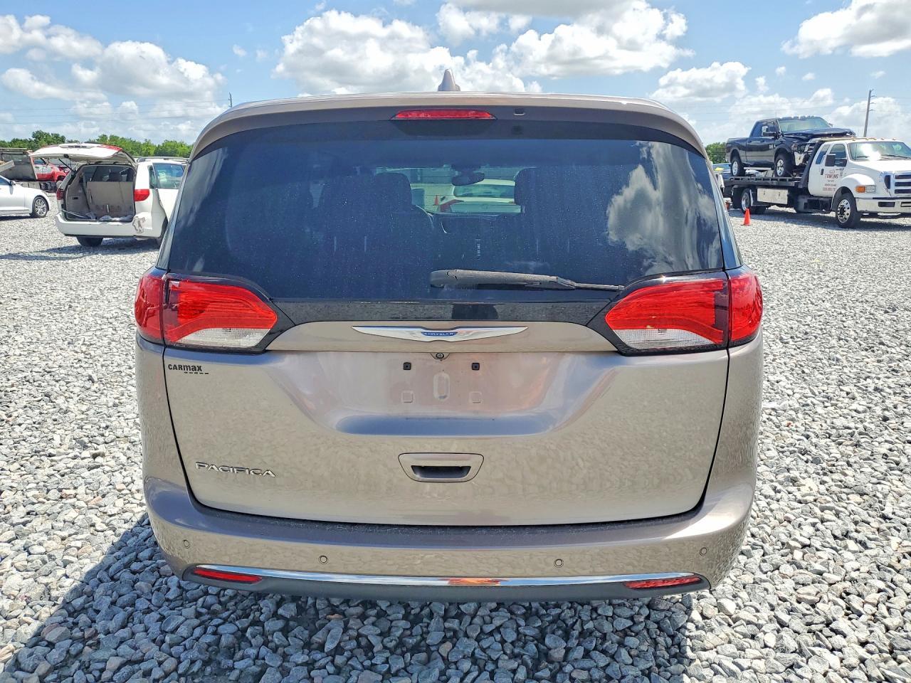 2018 Chrysler Pacifica Touring Plus - Фото 6