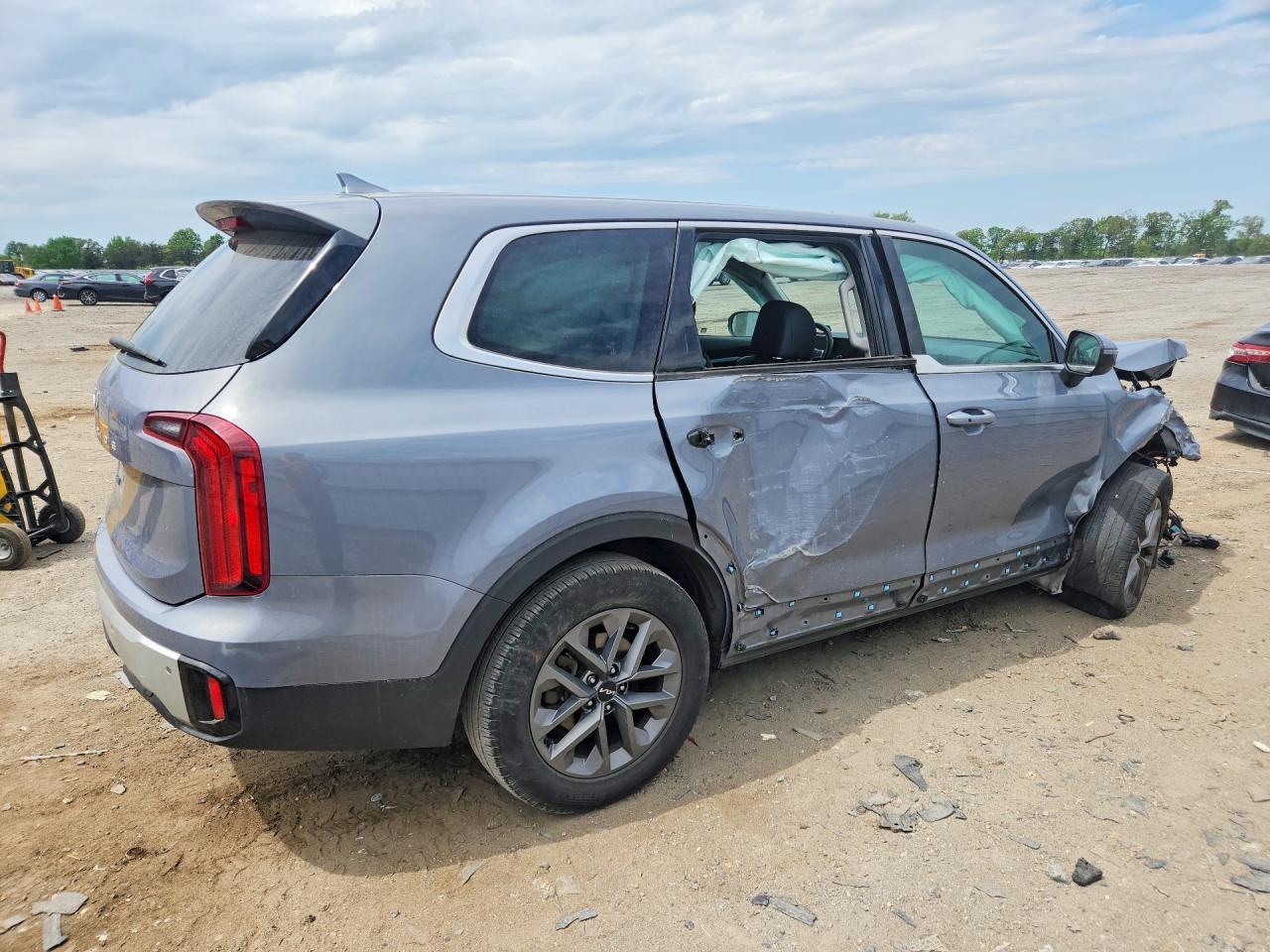 2024 Kia Telluride Lx - Image 3