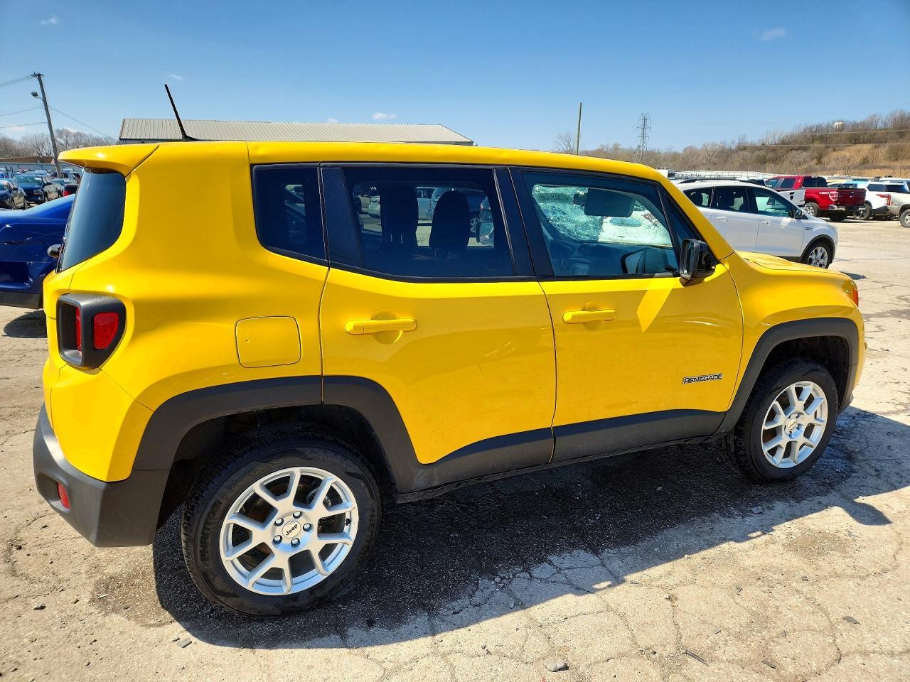 2023 Jeep Renegade Latitude - Image 3