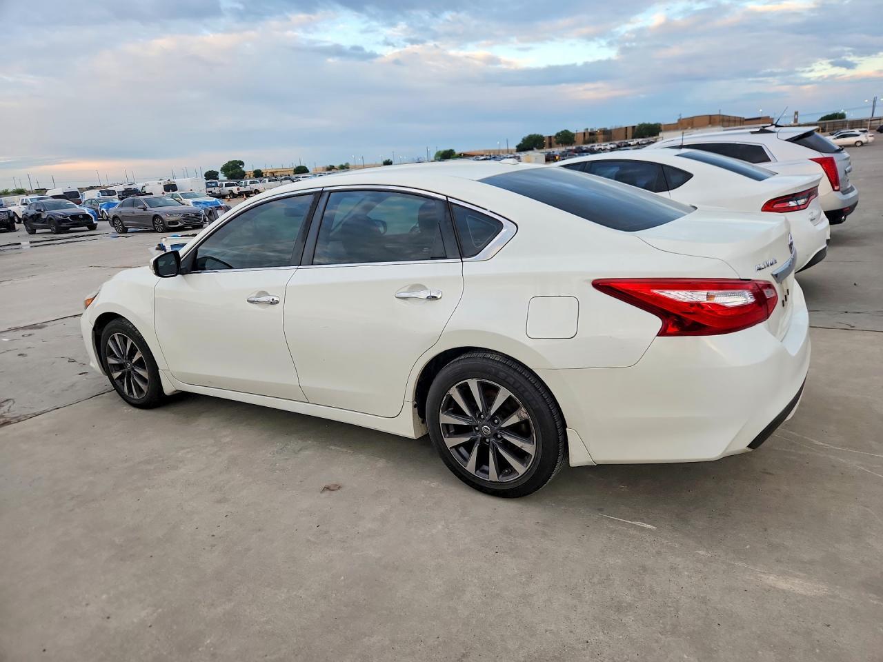 2017 Nissan Altima 2.5 Sl - Image 2