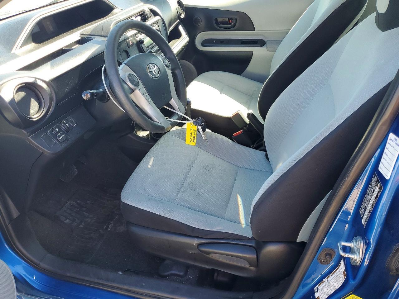 2012 Toyota Prius C One - Фото 7