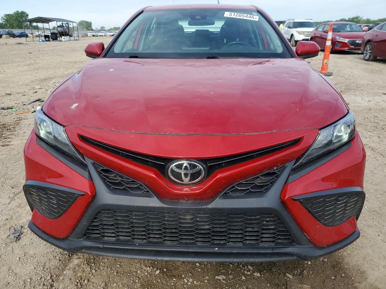 2021 Toyota Camry Se - Фото 5