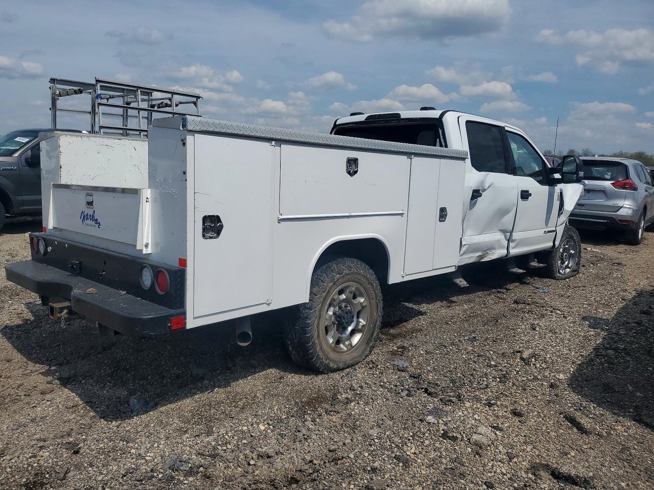 2022 Ford F350 Super Duty - Image 3