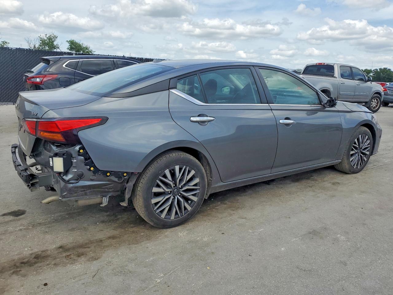 2023 Nissan Altima Sv - Image 3