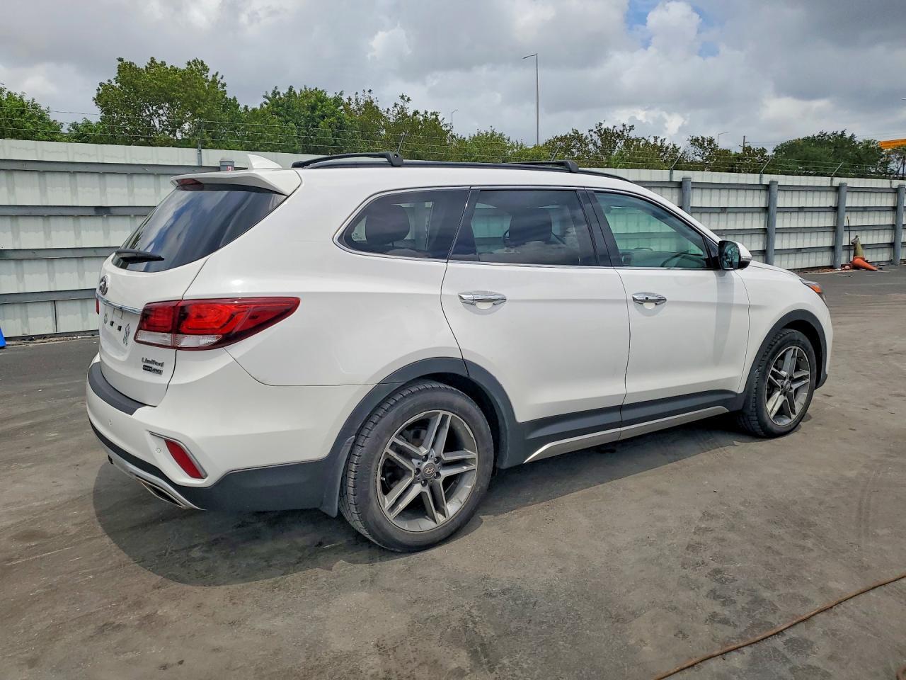 2018 Hyundai Santa Fe Limited Ultimate - Фото 3