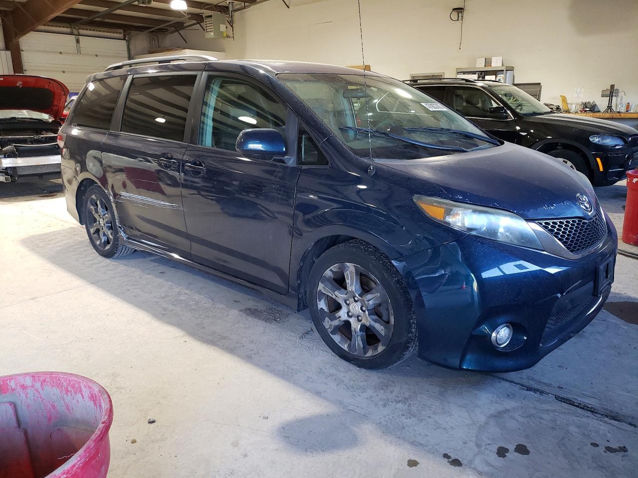 2011 Toyota Sienna Se 8-Passenger - Image 4