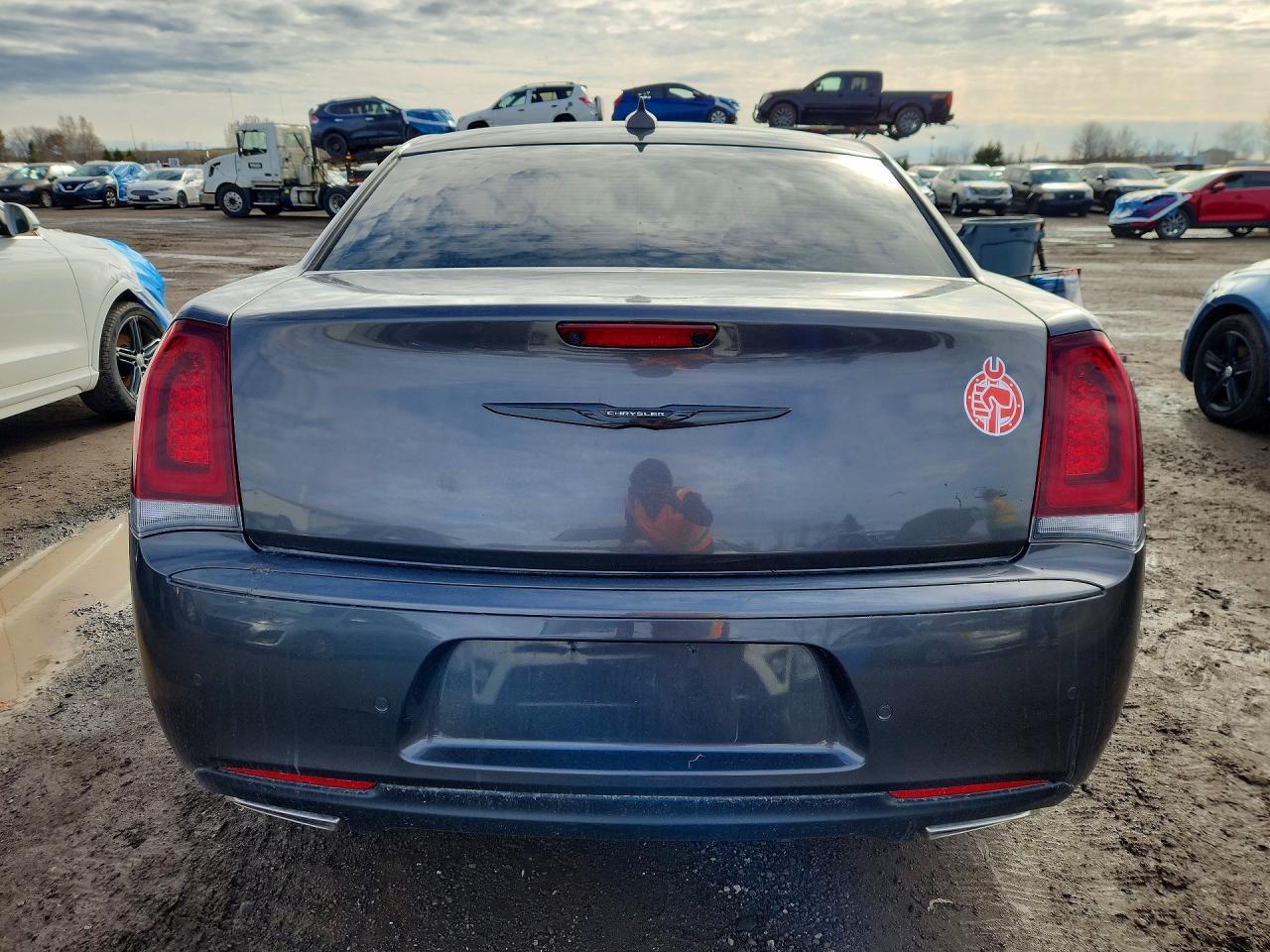 2022 Chrysler 300 Touring L - Фото 6