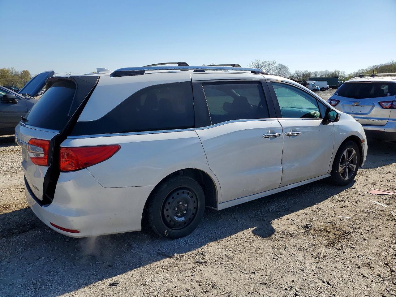 2020 Honda Odyssey Touring - Image 3