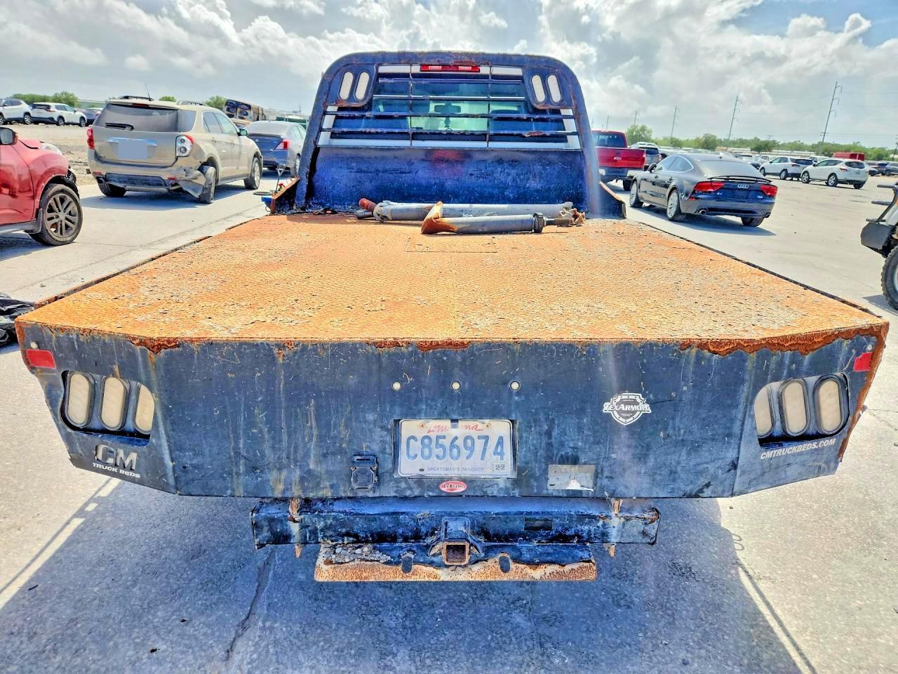 2019 Chevrolet Silverado C3500 6.0L V-8 Flat Bed - Фото 6