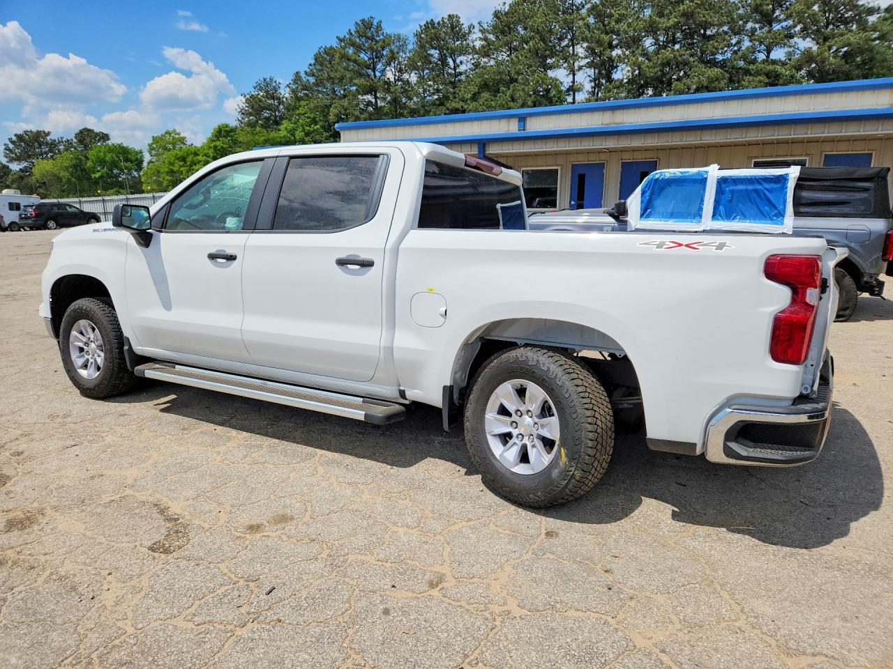 2025 Chevrolet Silverado K1500 - Фото 2