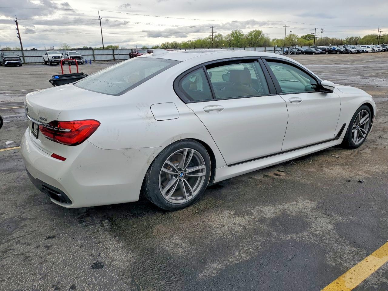 2018 BMW 750 - Фото 3