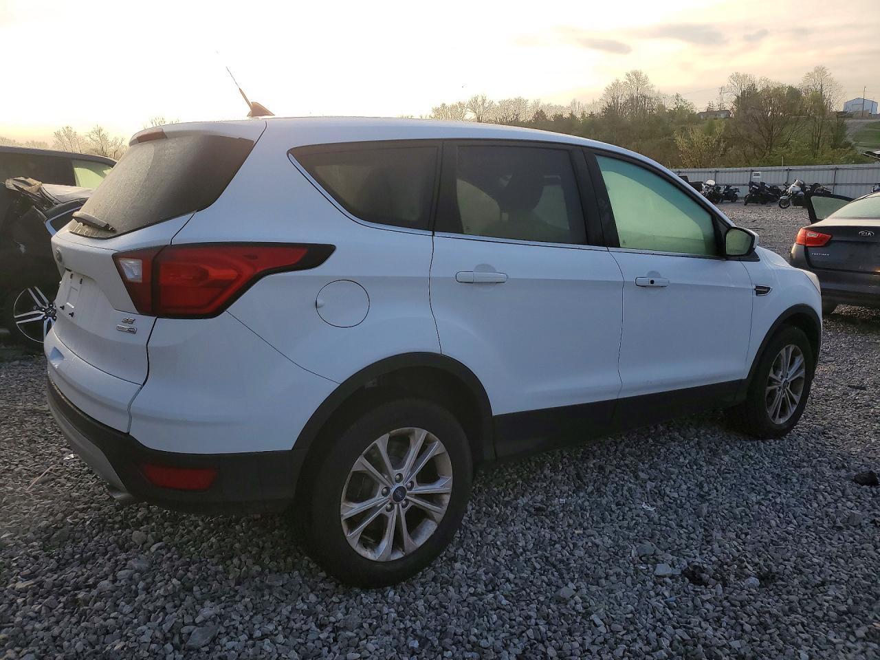 2019 Ford Escape Se - Image 3