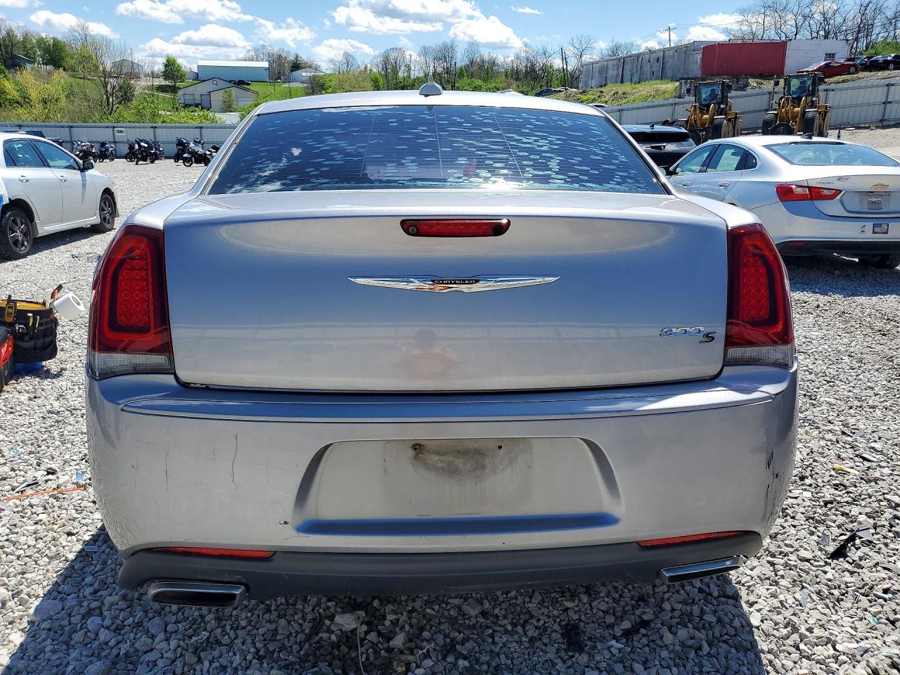 2016 Chrysler 300 S - Image 6
