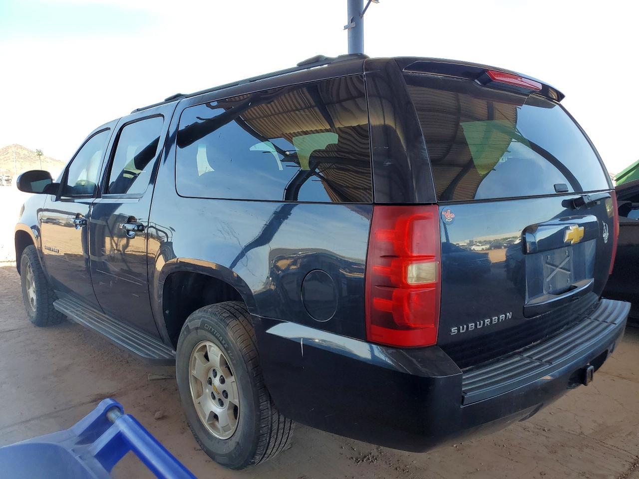 2013 Chevrolet Suburban - Фото 2