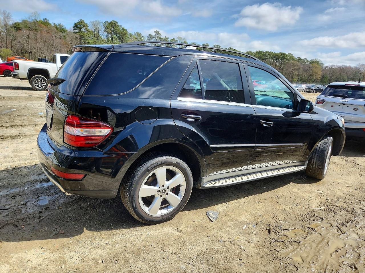 2010 Mercedes-Benz Ml 350 4Matic - Image 3