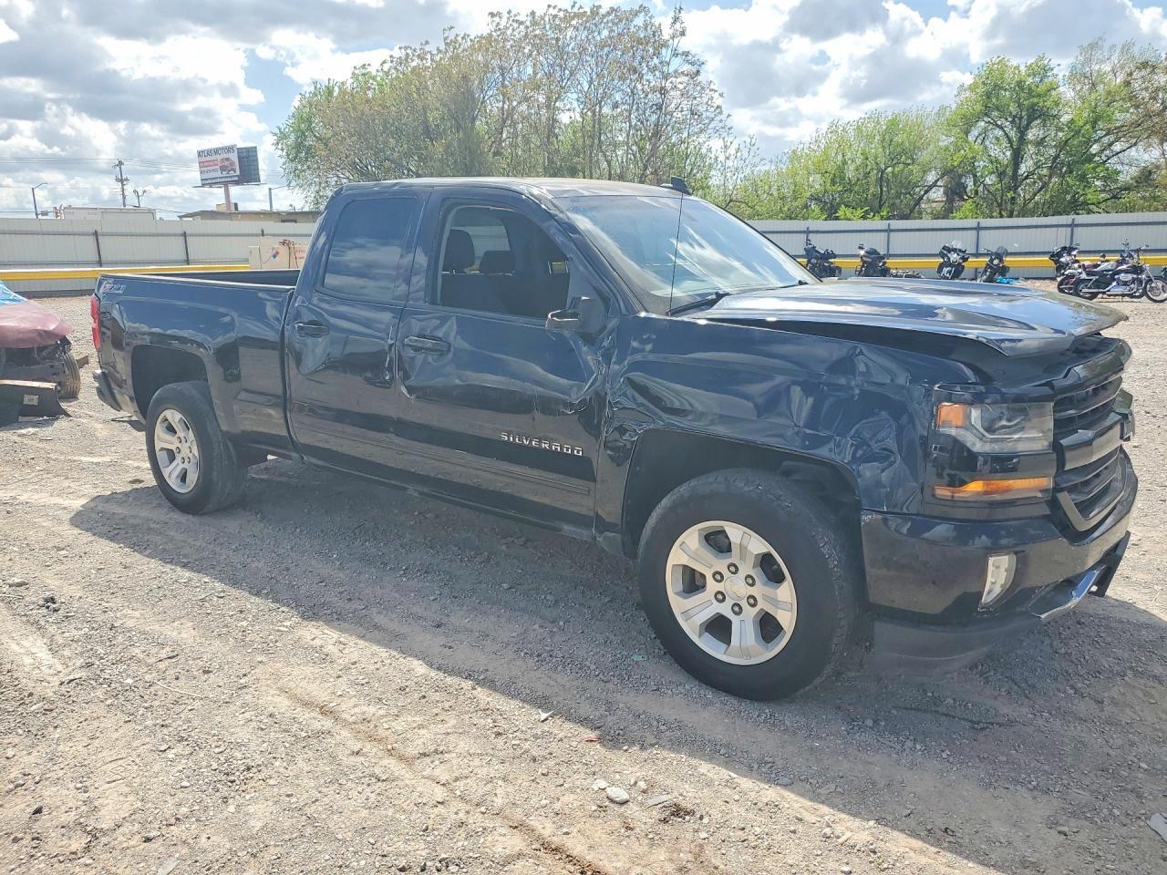 2017 Chevrolet Silverado K1500 Lt - Image 4