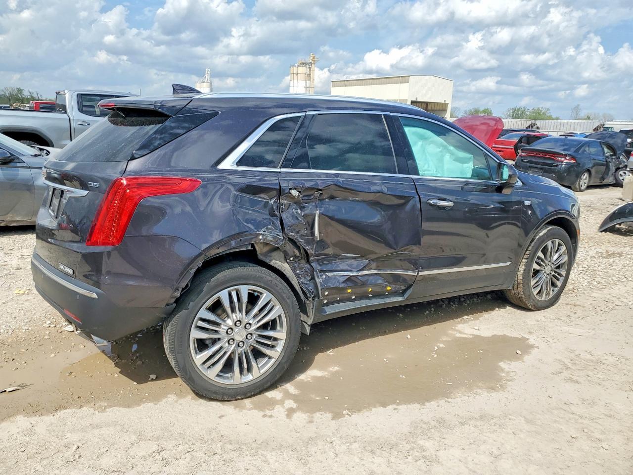 2017 Cadillac Xt5 Premium Luxury - Image 3