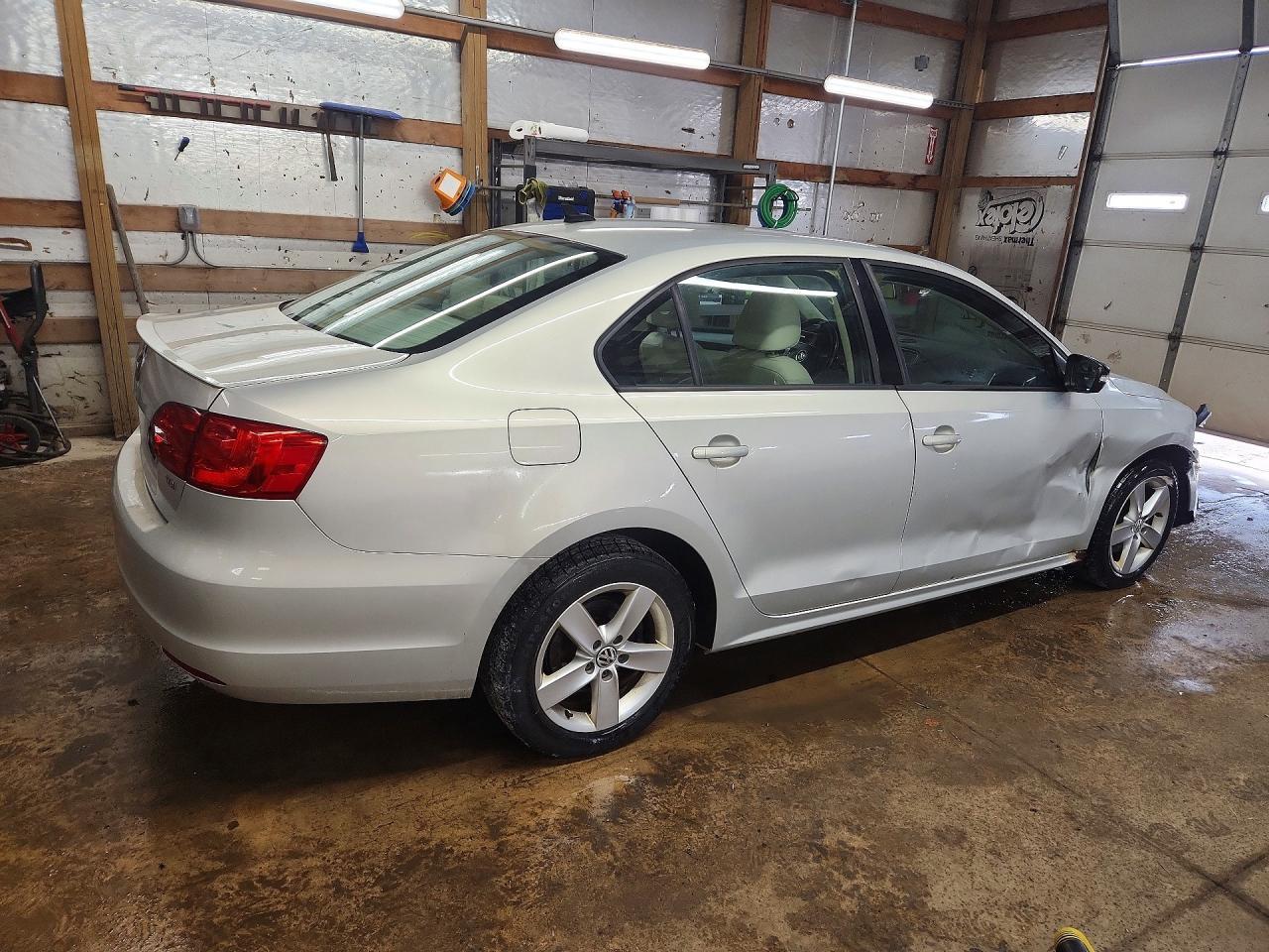2011 Volkswagen Jetta Tdi - Image 3