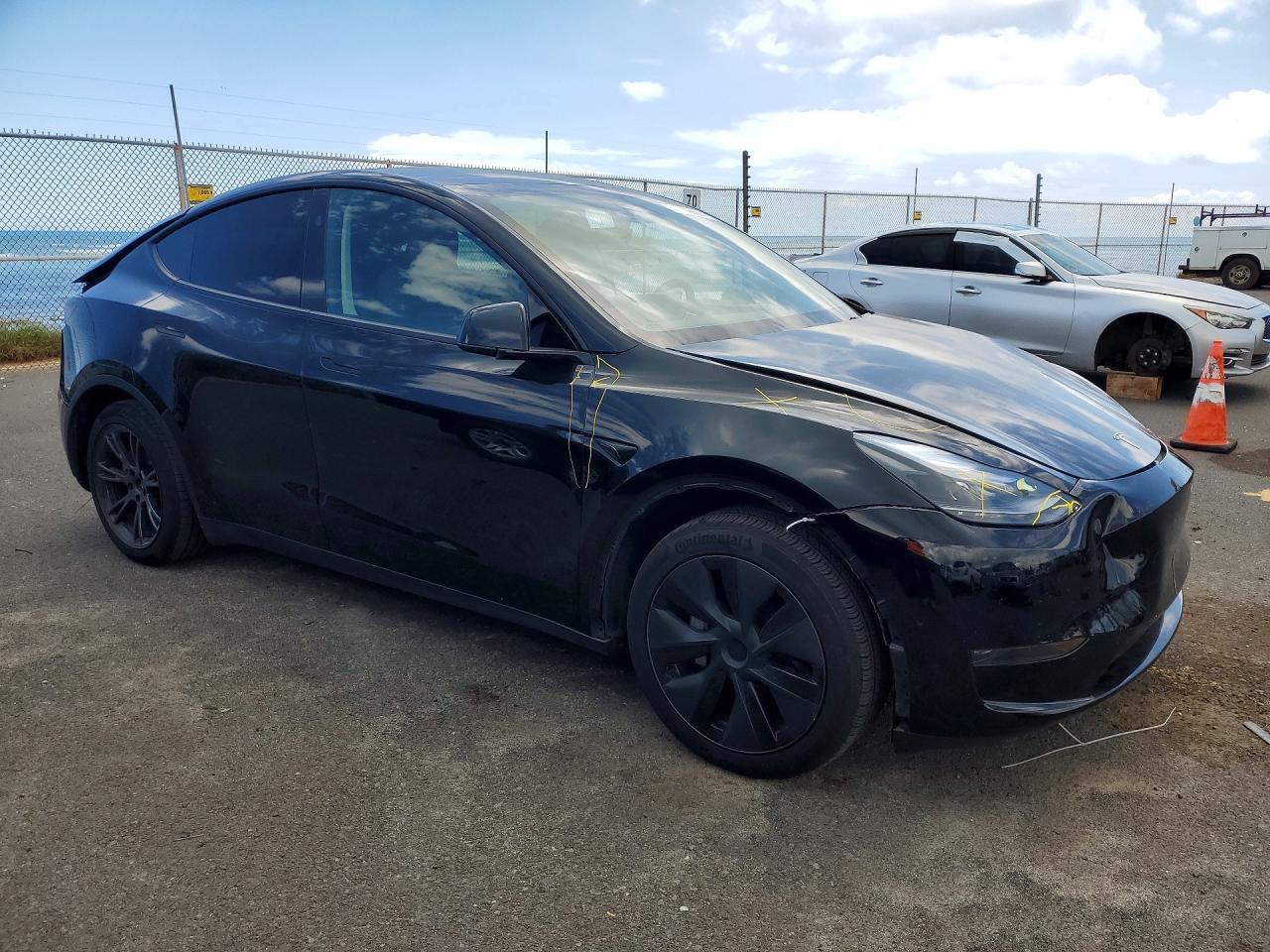 2025 Tesla Model Y - Image 4