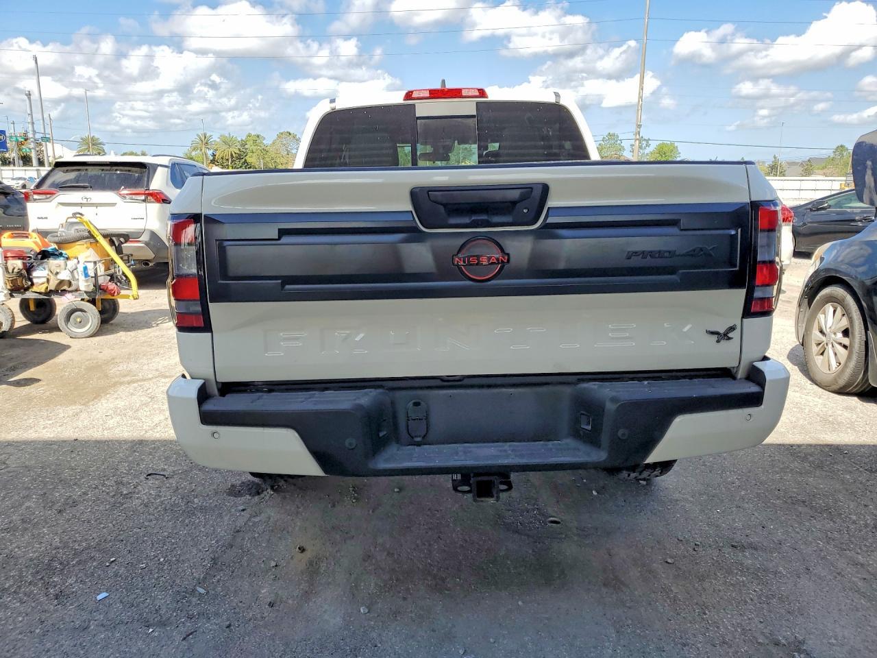 2025 Nissan Frontier Pro-4X - Фото 6