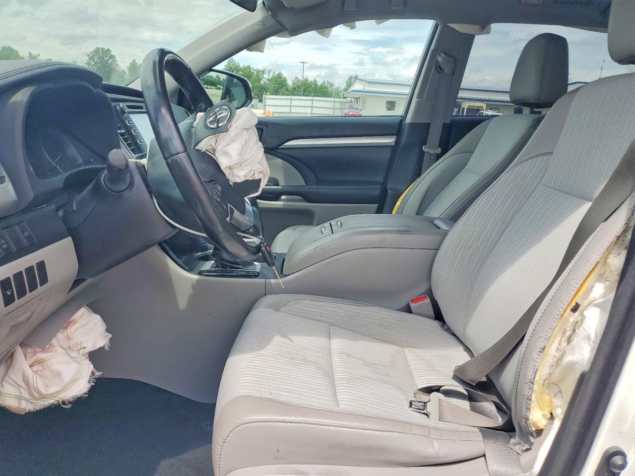 2018 Toyota Highlander Le Plus - Image 7
