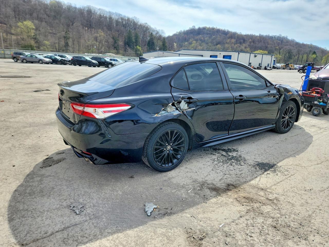 2020 Toyota Camry Se Nightshade - Фото 3