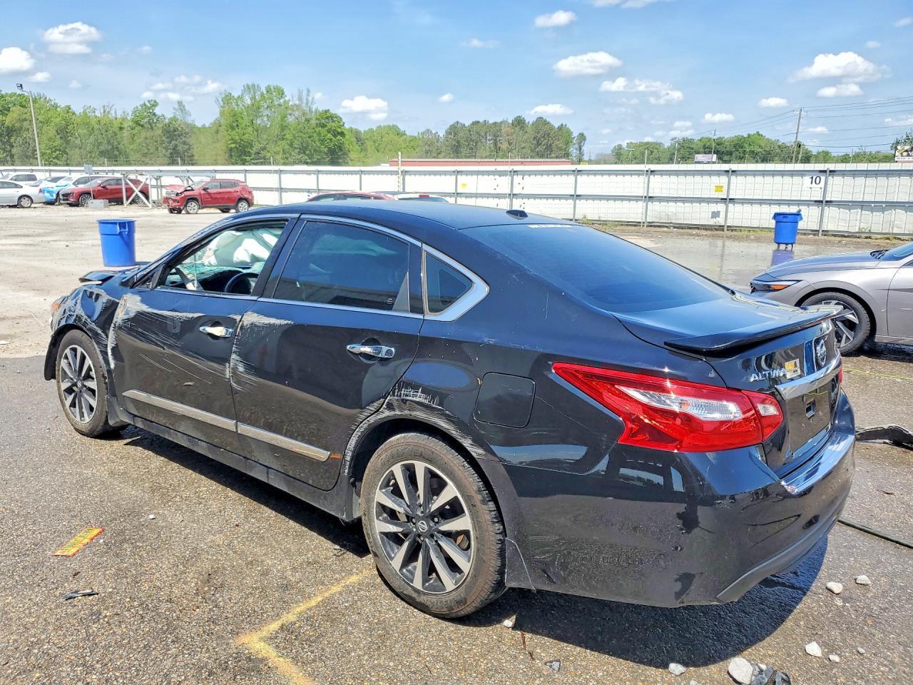 2017 Nissan Altima 2.5 - Фото 2